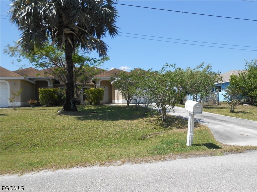 Property Photo: 4507 20th Street SW FL 33973
