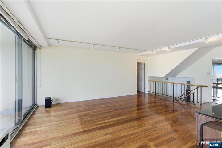 Property Photo:  2 Horizon Road 1214  NJ 07024 