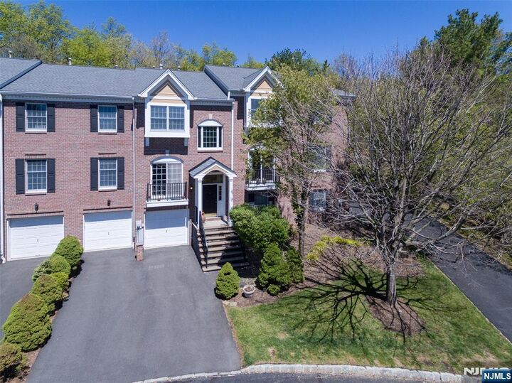 Property Photo:  59 Spring Hill Circle  NJ 07470 