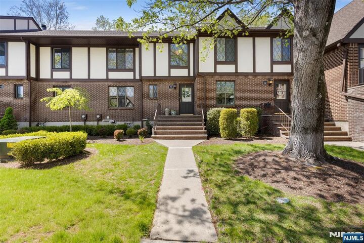 Property Photo:  44 Holiday Court  NJ 07675 