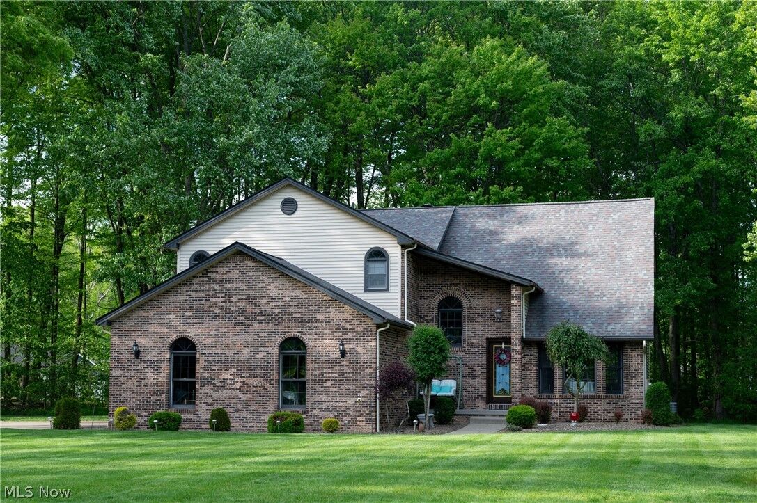 Property Photo:  4505 Quaker Court  OH 44406 