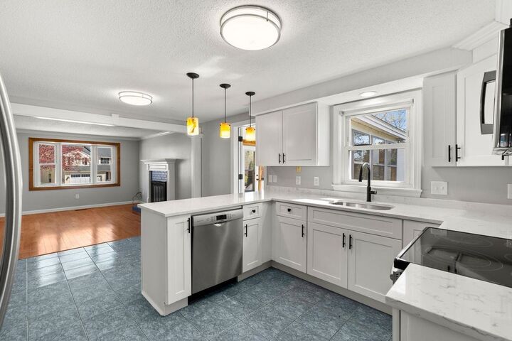 Property Photo:  51 Macdonald Drive  NH 03062 