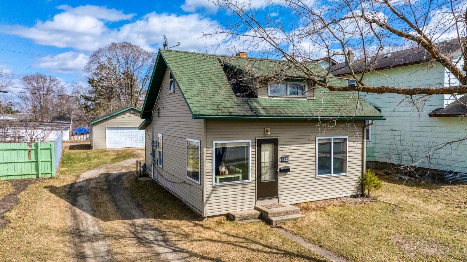 Property Photo:  414 Scott Avenue SE  MN 56601 