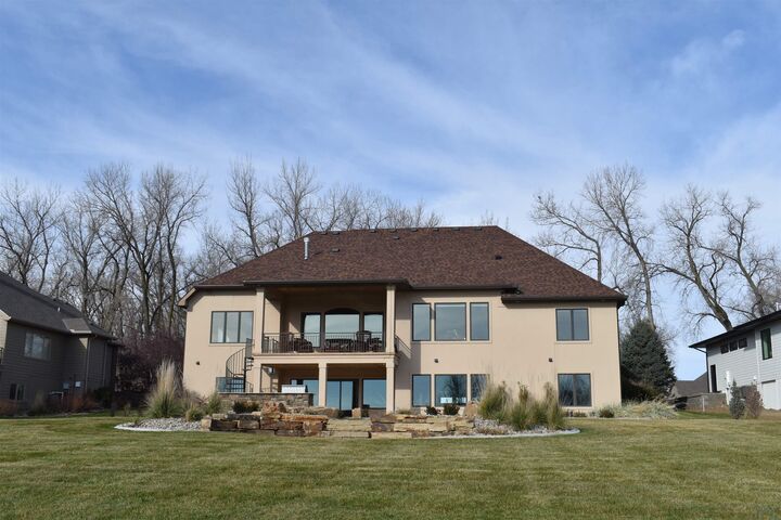 Property Photo: 858 E Sawgrass Trail SD 57049