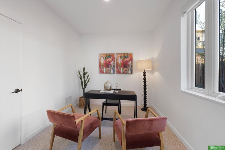 Property Photo: 5321 Elmwood Plaza NE 68106