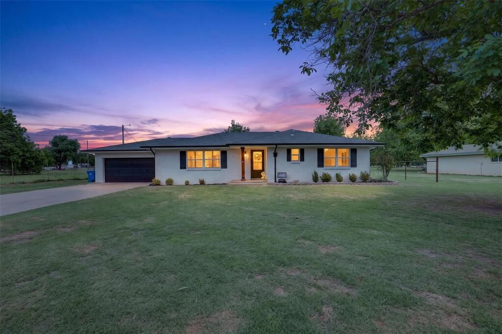 Property Photo:  511 NW 34th Street  OK 73065 