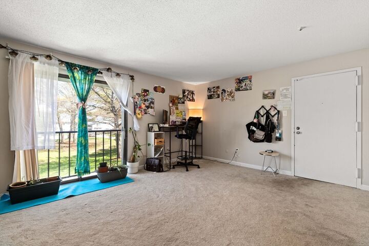 Property Photo:  10 Village Green Ln 19  MA 01760 