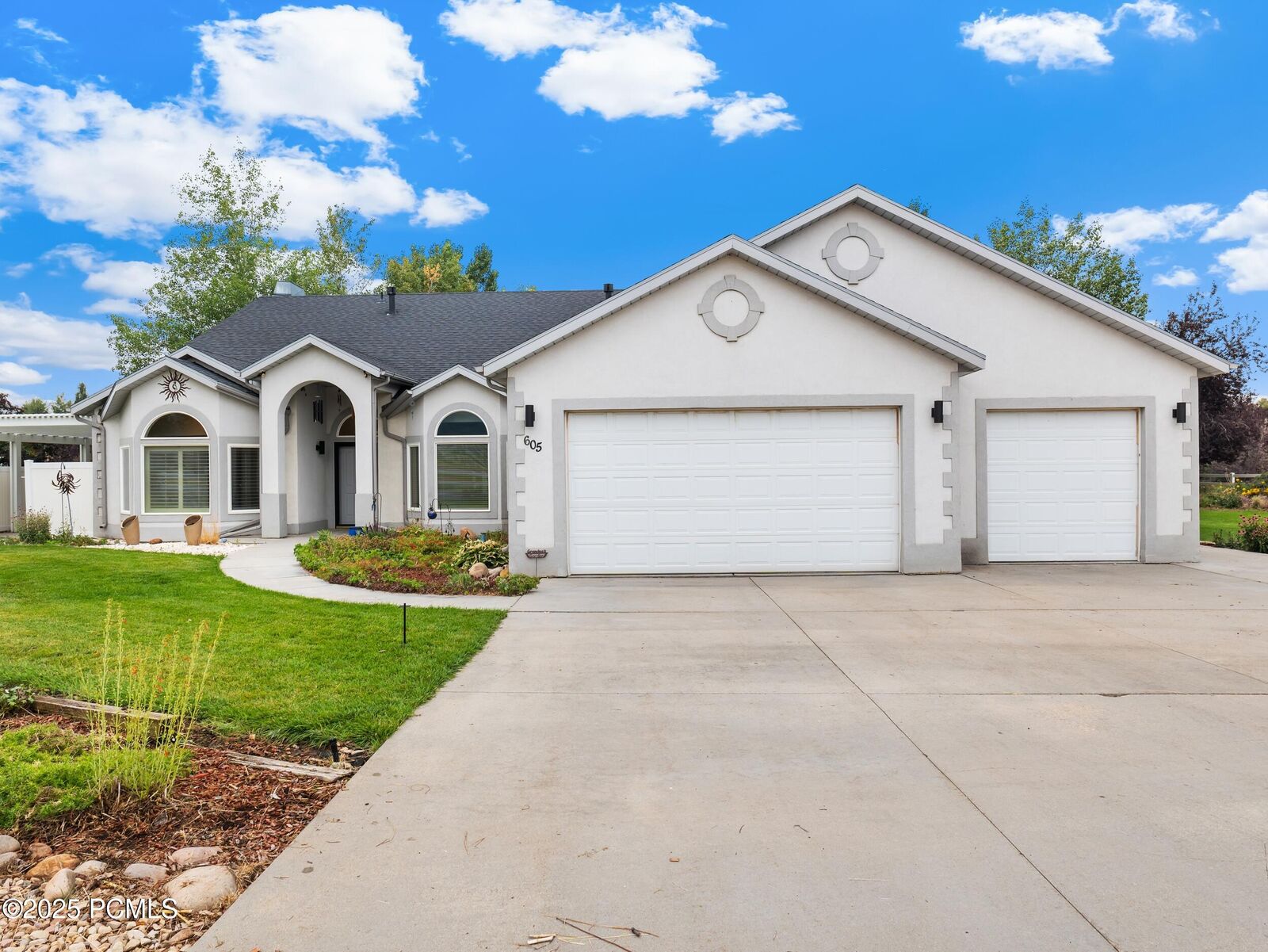 Property Photo: 605 Aspen Road UT 84036