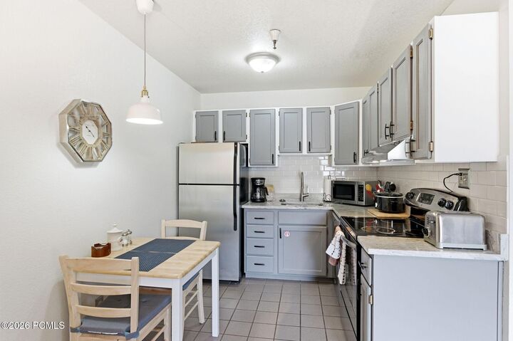 Property Photo:  1940 Prospector Avenue 305  UT 84060 