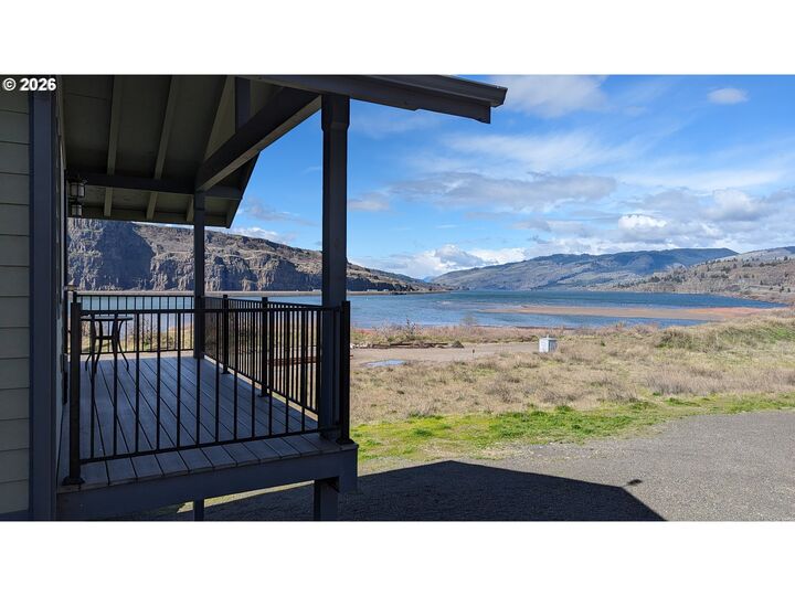 Property Photo:  222 Washington St  WA 98635 