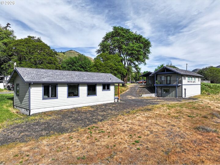 Property Photo:  222 Washington St  WA 98635 
