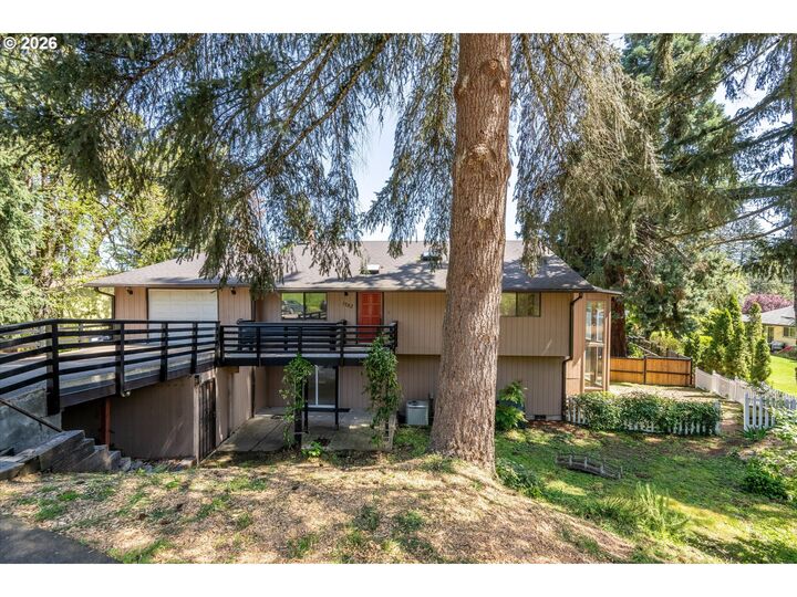 Property Photo:  1783 Graham Dr  OR 97405 