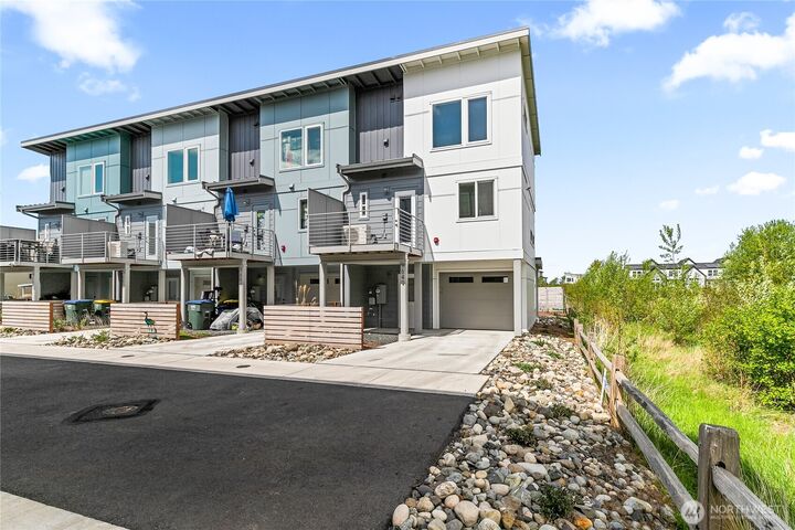 Property Photo:  649  Venture Way  WA 98226 