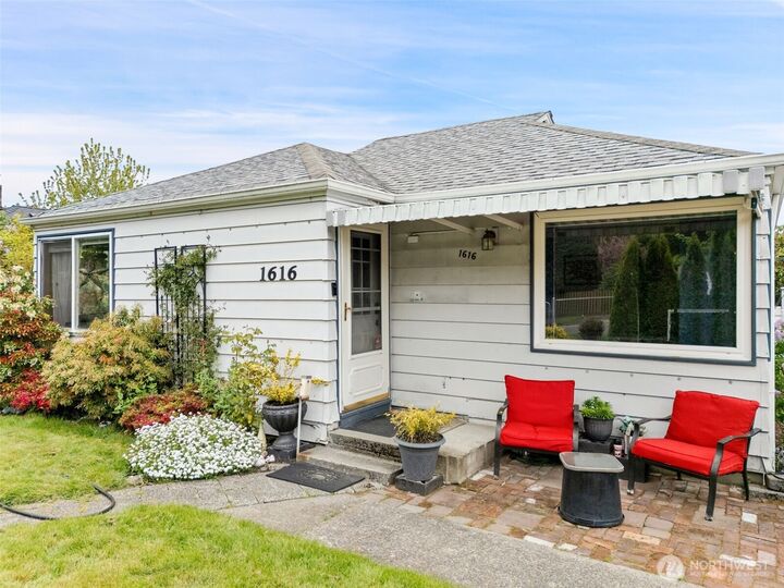 Property Photo: 1616 SW Thistle Street WA 98106