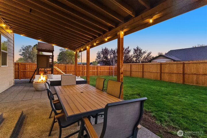 Property Photo:  2409  N Leah Ln  WA 98926 