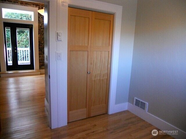 Property Photo:  112 1/2 E 1st Street 204  WA 98362 