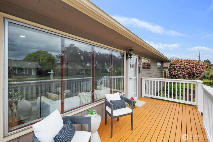 Property Photo:  720  Wood Avenue  WA 98390 