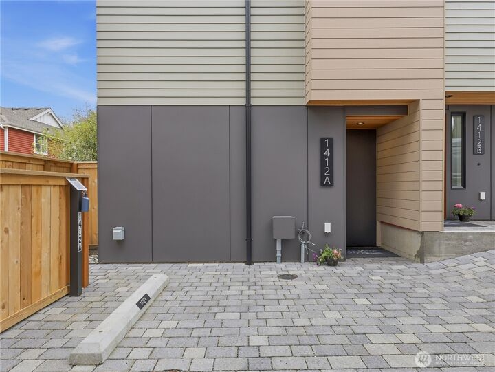 Property Photo:  1412 A N 47th Street  WA 98103 