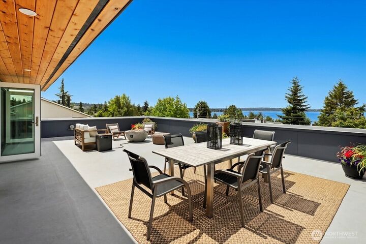 Property Photo:  6304  Lakeview Drive  WA 98033 