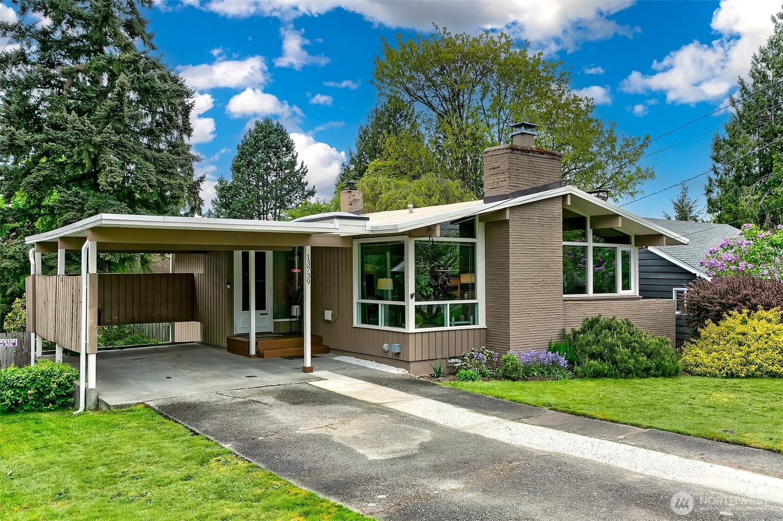 Property Photo: 13739 36th Avenue NE WA 98125