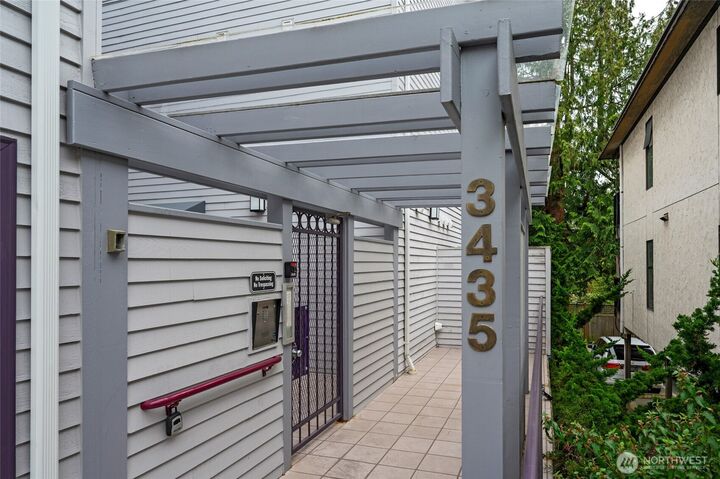 Property Photo:  3435  California Avenue SW 303  WA 98116 