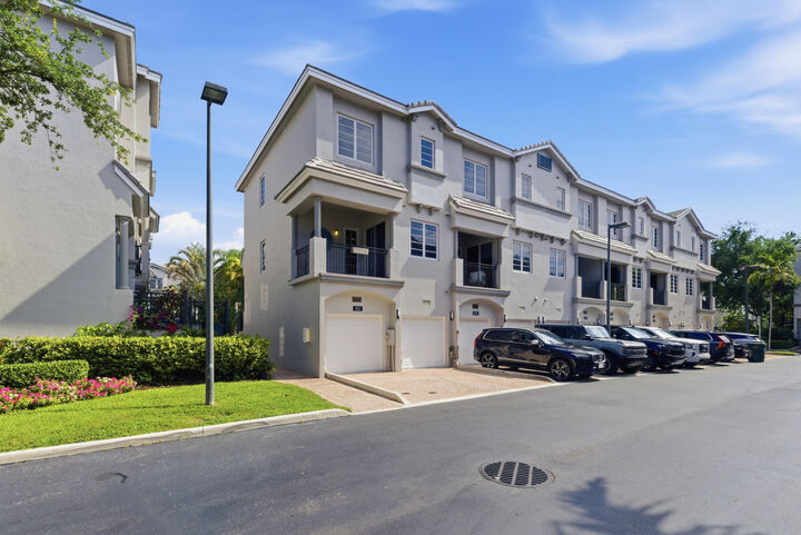 Property Photo: 1813 Coral Heights Lane 1813 FL 33308