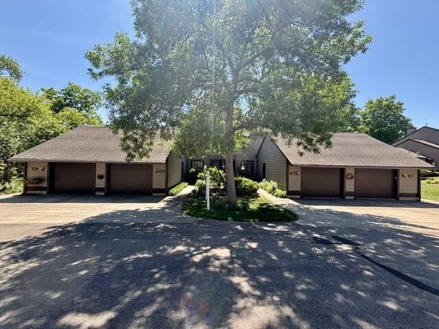 Property Photo:  120 Glenview Court  WI 53548 