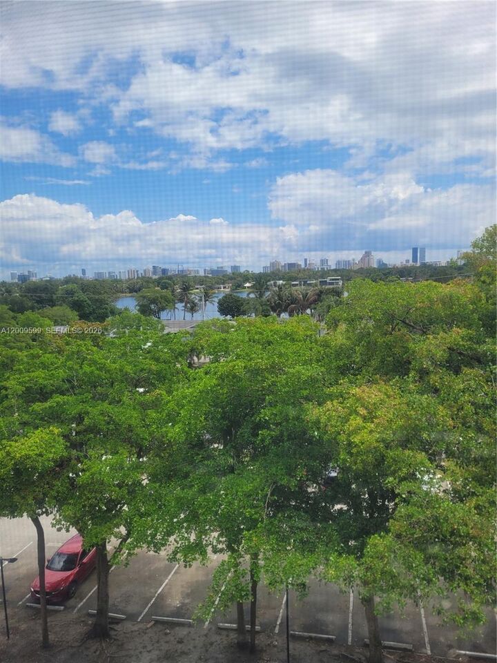 Property Photo:  1780 NE 191st St 611-2  FL 33179 