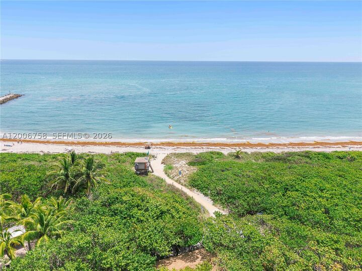 Property Photo: 950 De Soto Rd 3C FL 33432