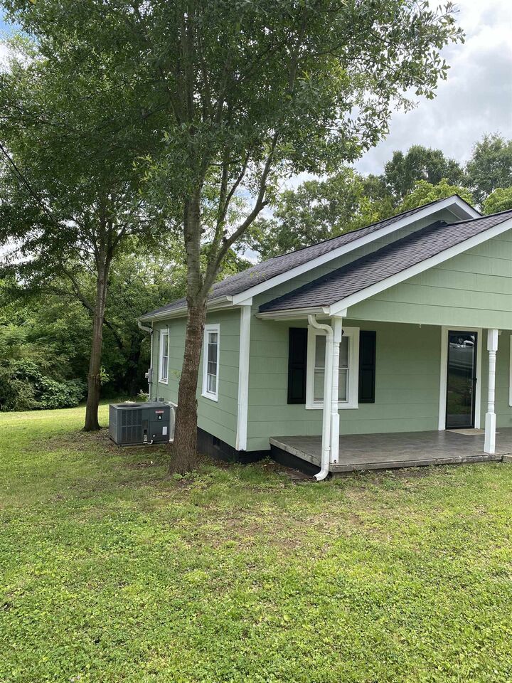 Property Photo:  406 River Drive  SC 29340 