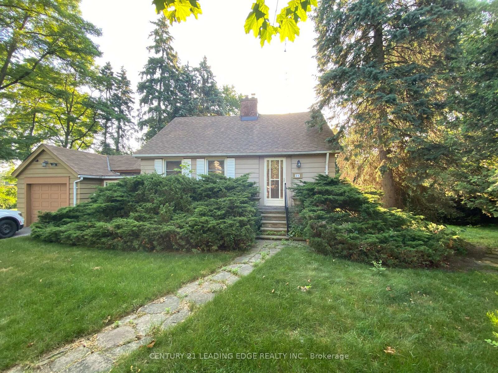 Property Photo: 21 Faircroft Boulevard ON M1M 2W9
