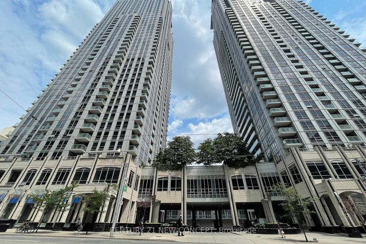 761 Bay Street 404 — photo 1
