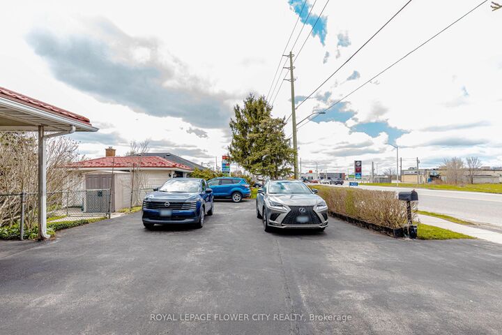 Property Photo: 1433 Fanshawe Park Road E ON N5X 4A3