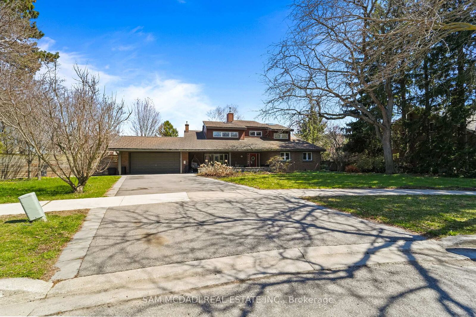 Property Photo: 1460 Halyard Court ON L5J 1B1