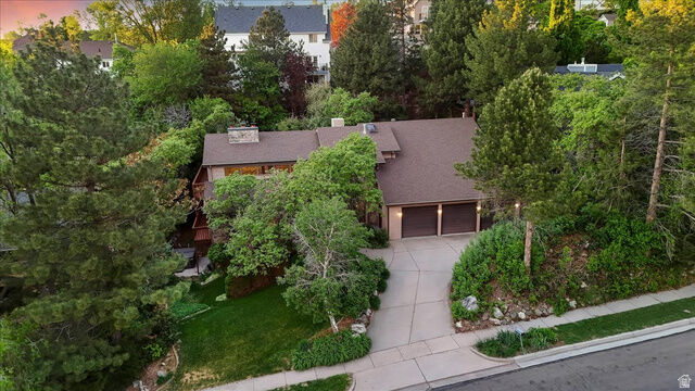 Property Photo: 905 Oakridge Dr UT 84025