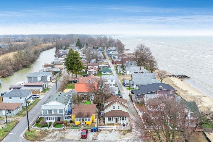 Property Photo:  544 1st Boulevard  ON N9Y 3V8 