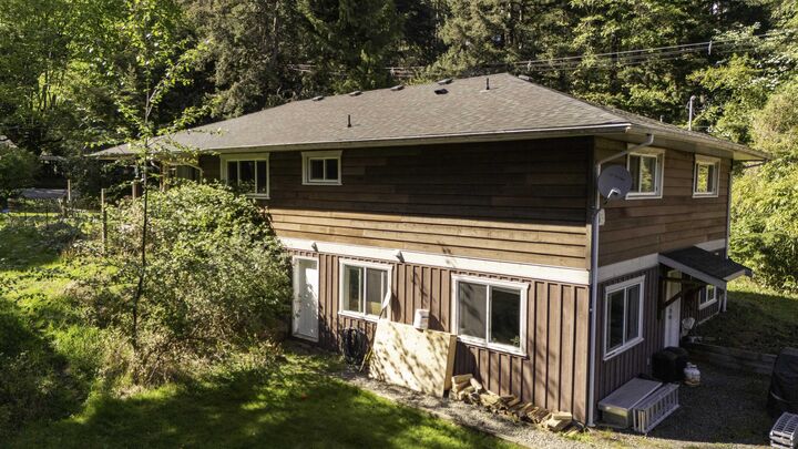 Property Photo: 1335 Eagle Cliff Road BC V0N 1G1