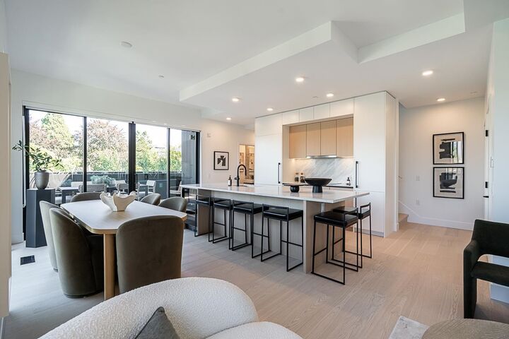 539 W 28th Avenue 202 — photo 1