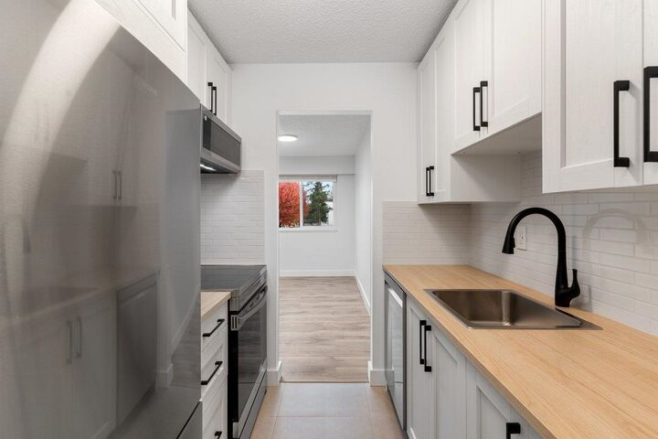 Property Photo: 12096 222 Street 212 BC V2X 5W1