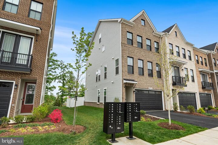 Property Photo:  42161 Shining Star Square  VA 20148 