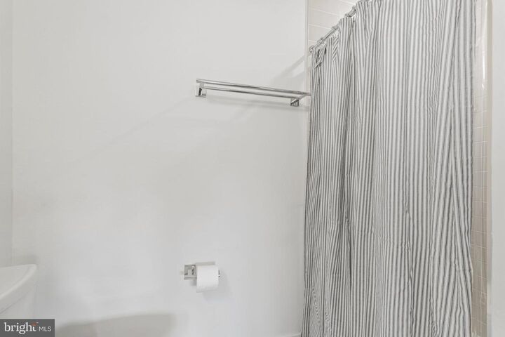 Property Photo: 100 W Taylor Run Parkway W 6 VA 22314