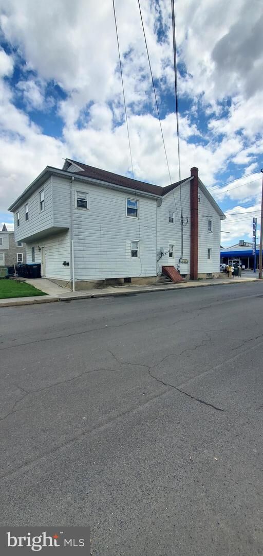 Property Photo:  129 W Main  PA 17078 