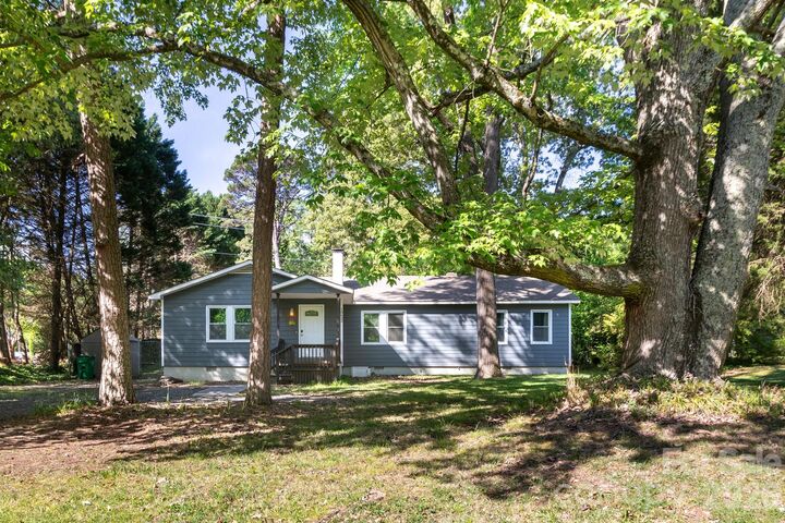 Property Photo:  10623 Rozzelles Ferry Road  NC 28214 