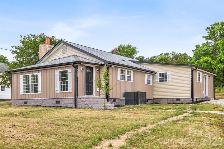 Property Photo: 2480 Artz Road NC 28146