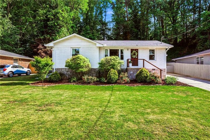 Property Photo:  886 Scott Circle  GA 30033 
