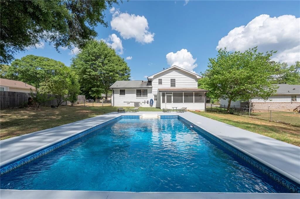 Property Photo: 875 White Oak Court GA 30046