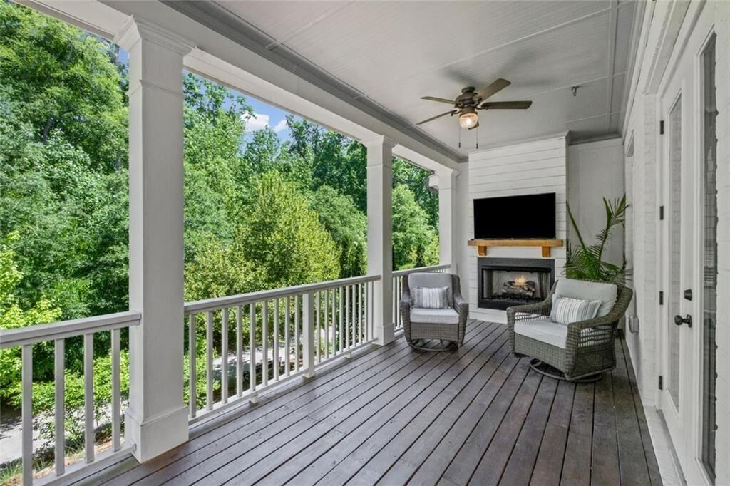 Property Photo: 340 Banbury Crossing GA 30009