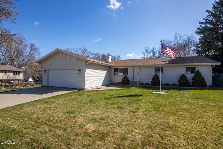 Property Photo:  1841 21st Street  ND 58501 