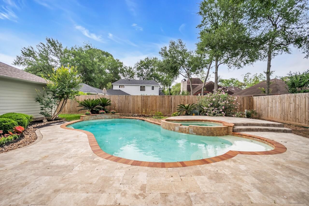 Property Photo: 1910 Wildwood Lane TX 77406