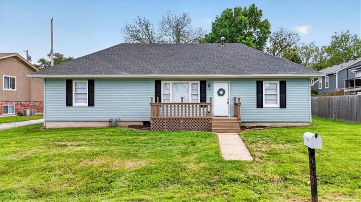 Property Photo:  506 E 1st Street  KS 66086 